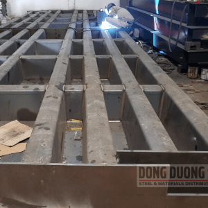 Sản xuất gia công bàn cân ô tô tải từ thép tấm: Kết nối cấu kiện từ thép tấm đã được gia công cắt chấn.