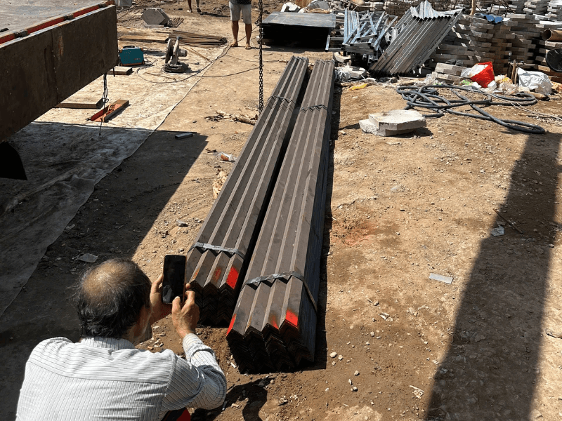 Bàn giao thép góc V50 tại Nhà Bè, TPHCM - Liên hệ mua hàng: 028.6658.5555
